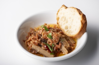 桜エビと牛蒡のアヒージョ