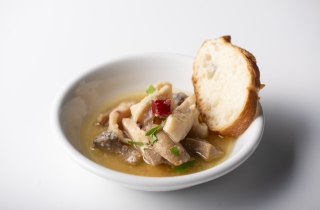 烏賊とキノコのアヒージョ